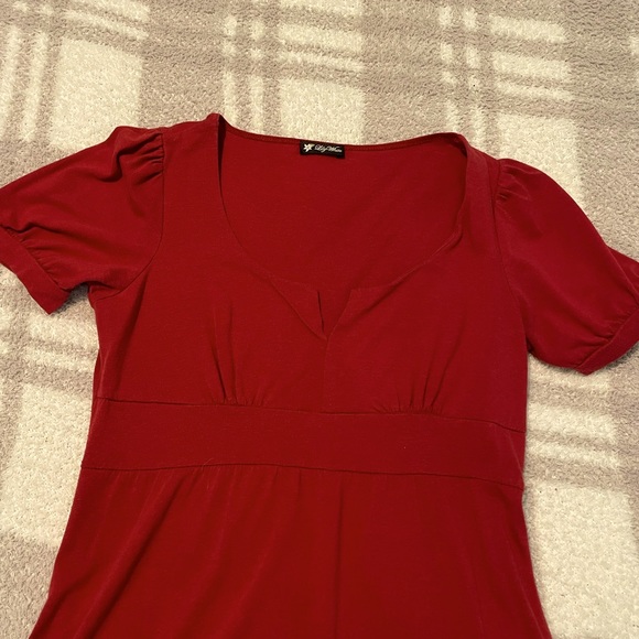 Red v neck tunic with tiny pocket. Size small. EUC - Picture 3 of 3